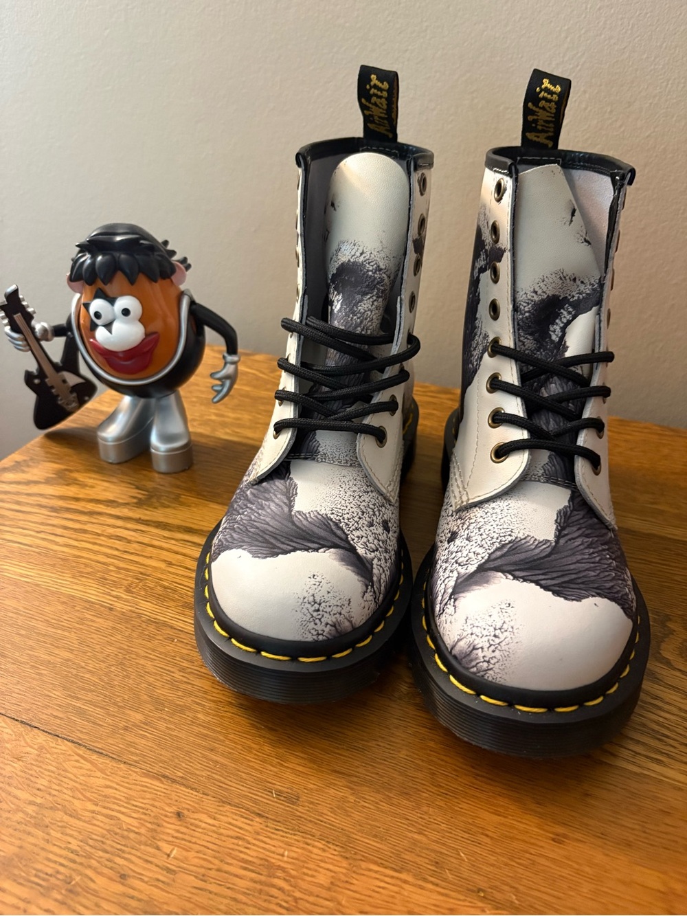 Dr. martens 1460 Tate combat boot. Women’s size 7. NWOT.